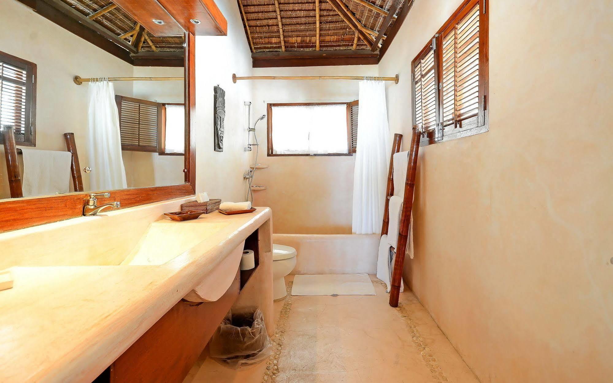 ไวท์ บีช เดอ โบราเคย์ Hotel Balabag  ภายนอก รูปภาพ