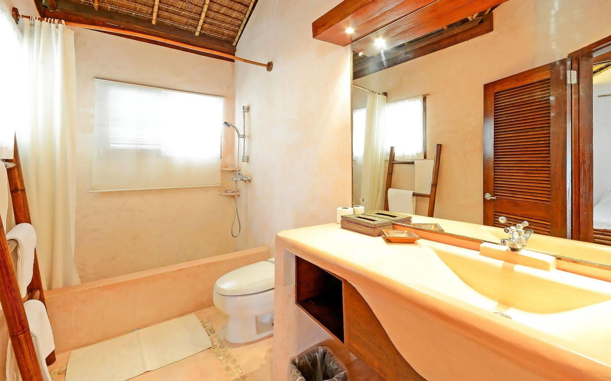 ไวท์ บีช เดอ โบราเคย์ Hotel Balabag  ภายนอก รูปภาพ